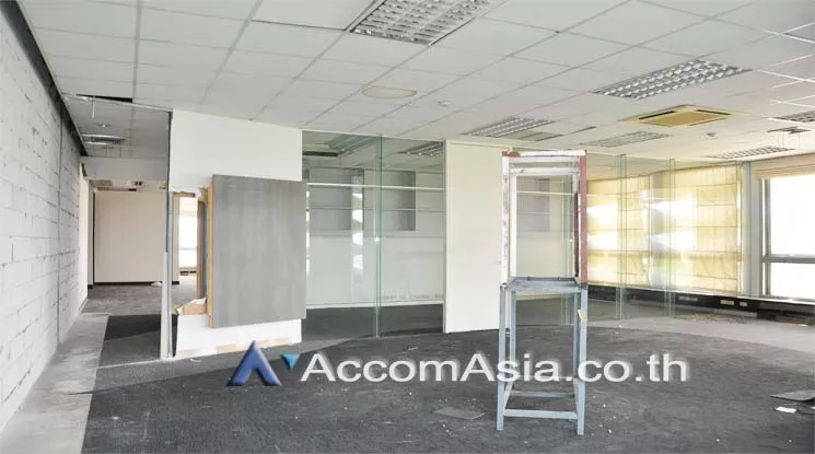 4  Office Space For Rent in Silom ,Bangkok MRT Lumphini at Sri Fueng Fung Building AA11168